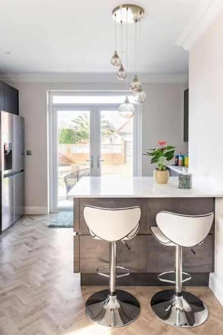 Home By The Sea In Rustington Buitenkant foto