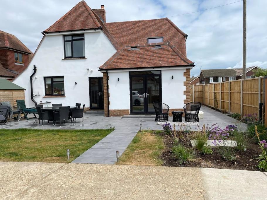 Home By The Sea In Rustington Buitenkant foto