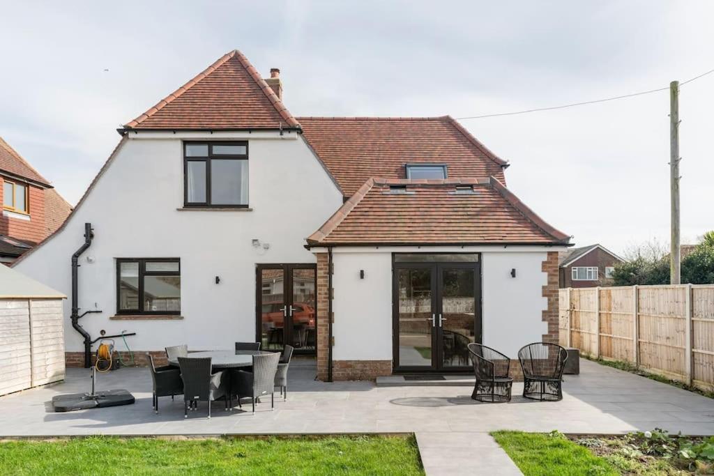 Home By The Sea In Rustington Buitenkant foto